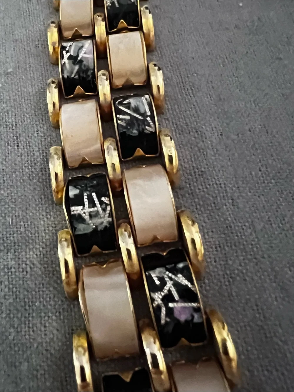 Gold-Tone Bracelet with Black and Cream mother-of-pearl Links - Picture 3 of 11